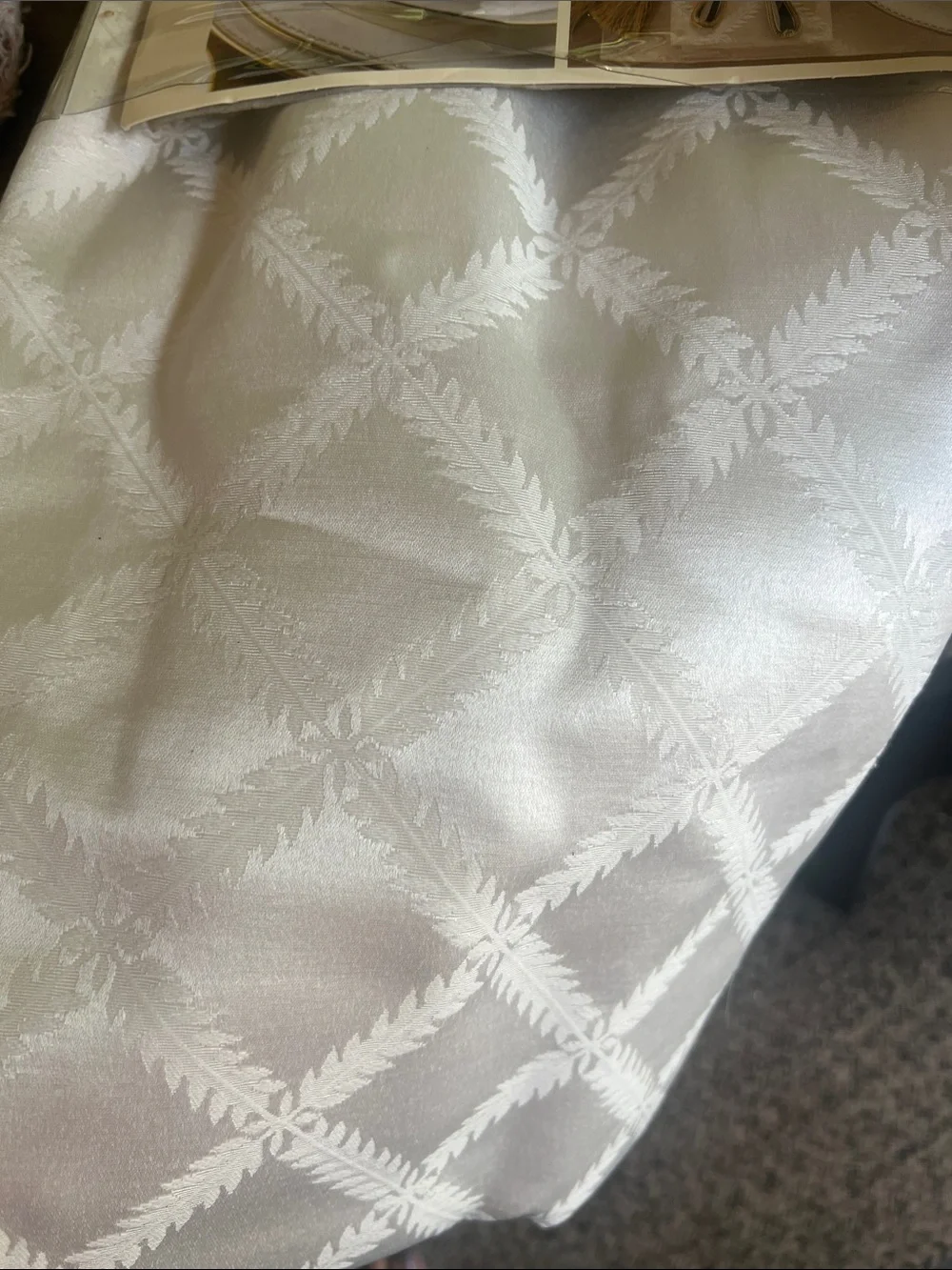70x144 Oblong NEW IN PKG Lenox Laurel Leaf Tablecloth in Beige/Cream. Sheen.